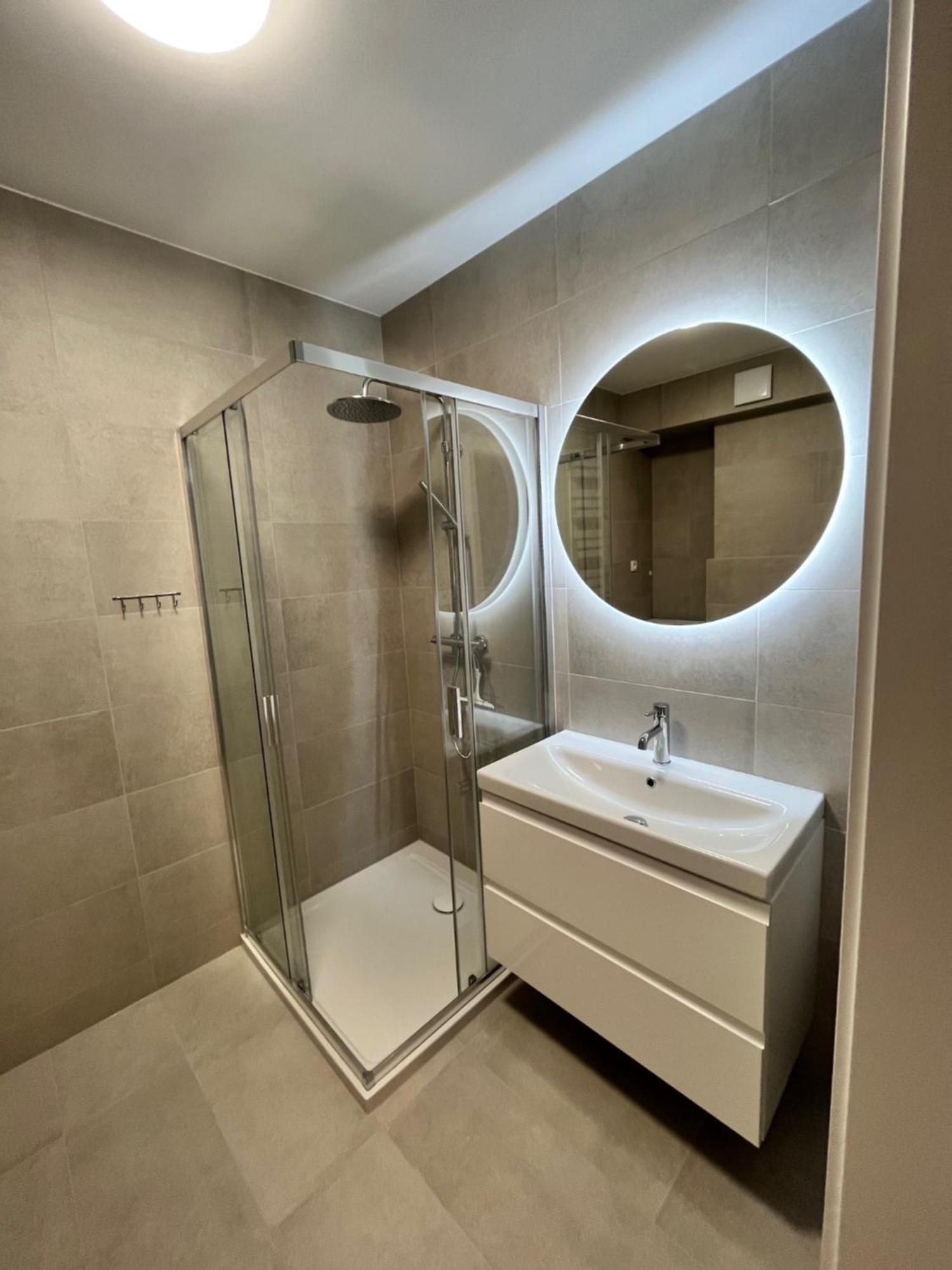 Apartament Julia 1-4 Os Starowapiennikowa 42A Z Balkonem Ze Sniadaniem Kontynentalnym Kielce Buitenkant foto