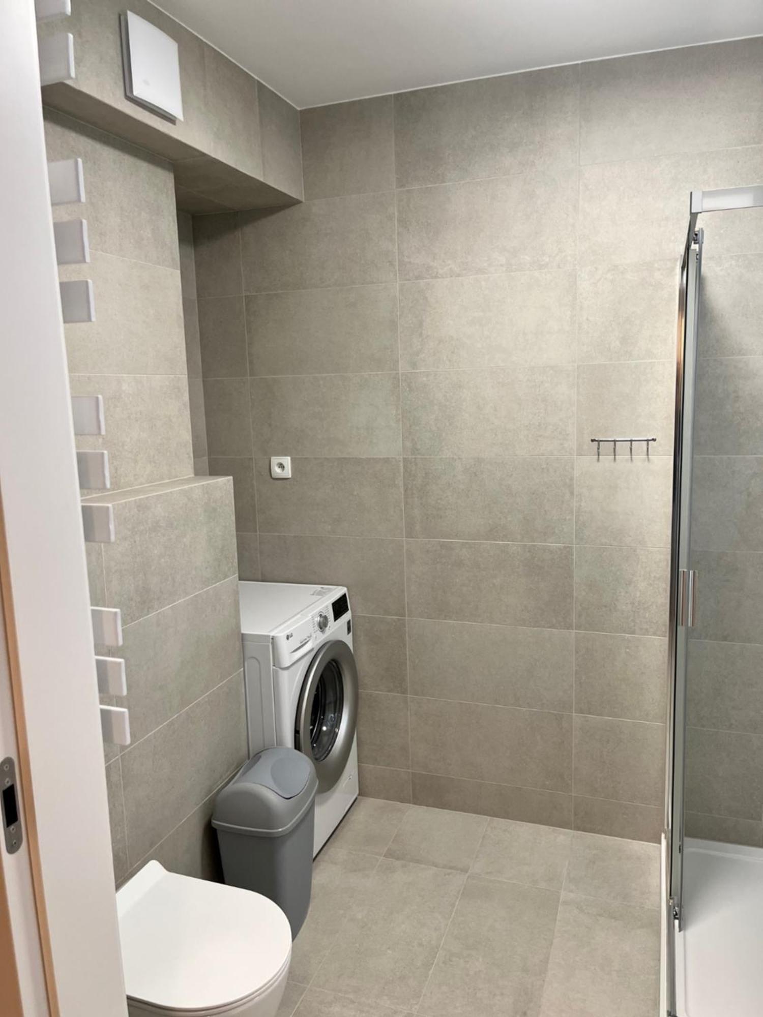 Apartament Julia 1-4 Os Starowapiennikowa 42A Z Balkonem Ze Sniadaniem Kontynentalnym Kielce Buitenkant foto