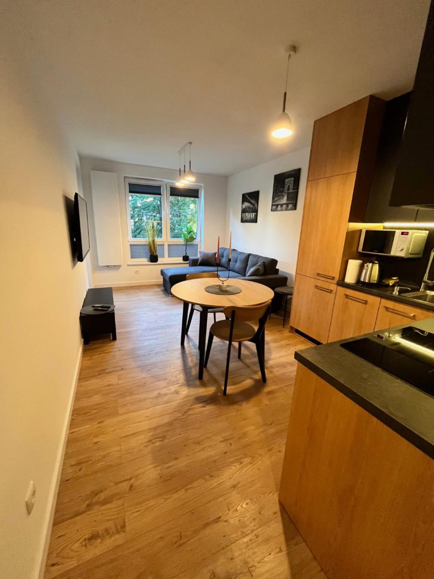 Apartament Julia 1-4 Os Starowapiennikowa 42A Z Balkonem Ze Sniadaniem Kontynentalnym Kielce Buitenkant foto
